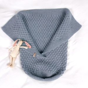 Stickad Myspåse Bubblor - garnpaket i Bluum Pure Eco Baby Wool