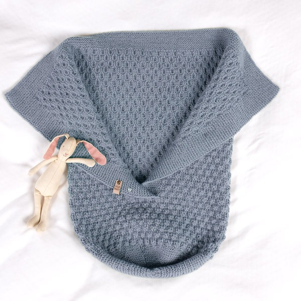 Stickad Myspåse Bubblor - garnpaket i Bluum Pure Eco Baby Wool