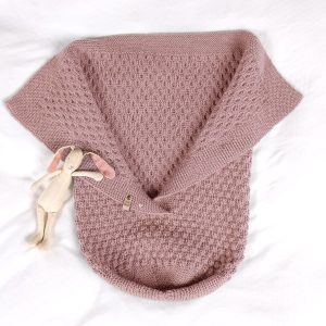 Stickad Myspåse Bubblor - garnpaket i Bluum Pure Eco Baby Wool
