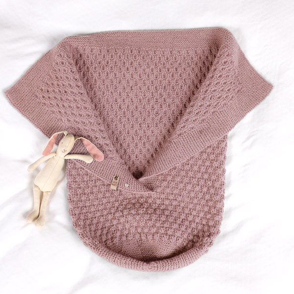 Stickad Myspåse Bubblor - garnpaket i Bluum Pure Eco Baby Wool