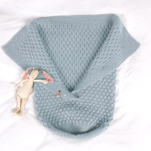 Stickad Myspåse Bubblor - garnpaket i Bluum Pure Eco Baby Wool