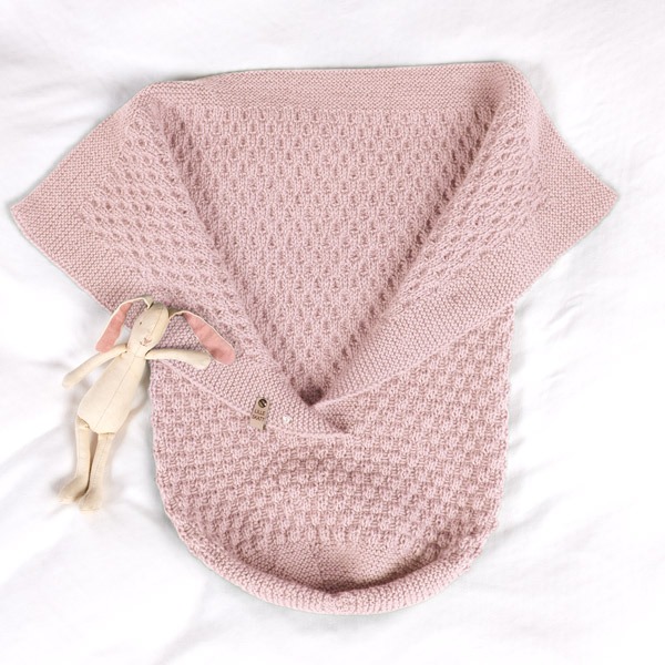 Stickad Myspåse Bubblor - garnpaket i Bluum Pure Eco Baby Wool