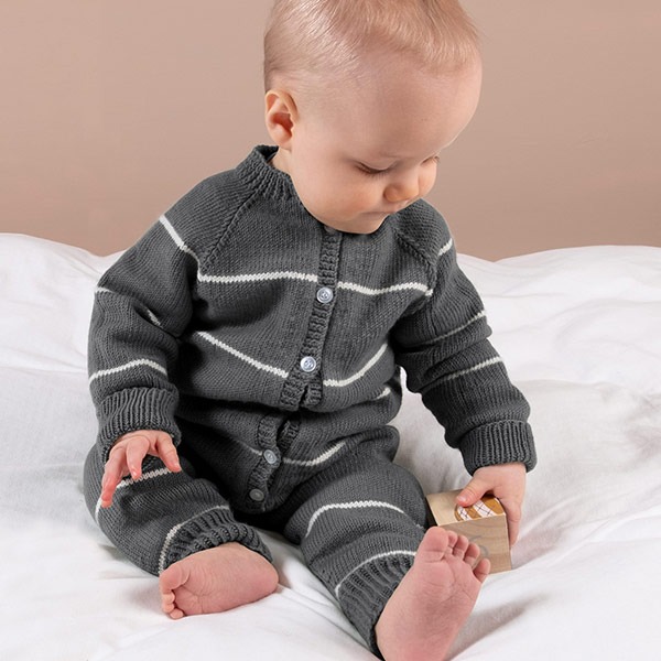 Stickad overall Vårränder - garnpaket i Bluum Soft Merino Ull