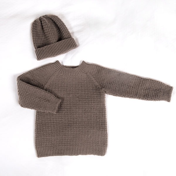 Stickad tröja Hugo med mössa, fler färger - garnpaket i Bluum Soft Merino Ull
