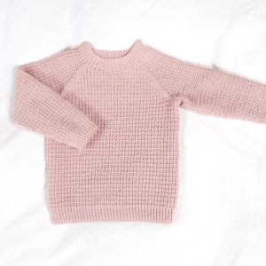 Stickad tröja Hugo med mössa, fler färger - garnpaket i Bluum Soft Merino Ull