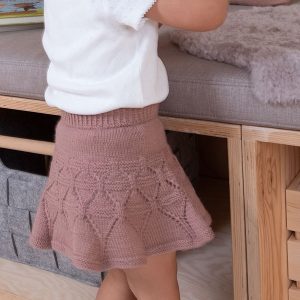 Stickad kjol Ylva danskjol - garnpaket i Bluum Pure Eco Baby Woo, Sirissima stickning