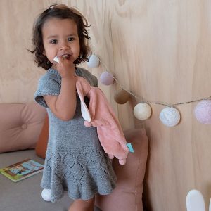 Stickad klänning Ylva dansklänning - garnpaket i Bluum Pure Eco Baby Woo, Sirissima stickning