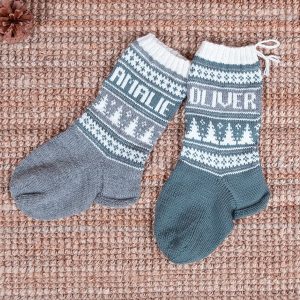 Stickade Julstrumpor Julgran och valfria namn - ganrpaket i Bluum Pure Eco Baby Woo