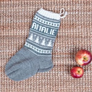 Stickade Julstrumpor Julgran och valfria namn - ganrpaket i Bluum Pure Eco Baby Wool