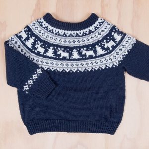 Stickad tröja Vinternatt - garnpaket i Bluum Pure Eco Baby Wool