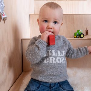 Stickad tröja Lillebror - garnpaket i Bluum Pure Eco Baby Woo