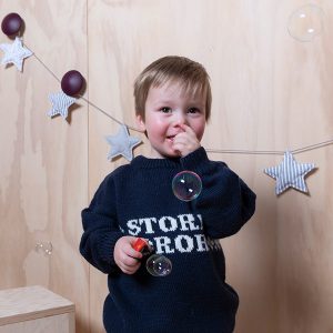 Stickad tröja Storebror - garnpaket i Bluum Pure Eco Baby Wool