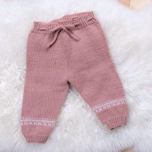 Stickad byxa - garnpaket i Bluum Pure Eco Baby Woo