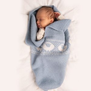 Stickad Myspåse Lammet - garnpaket i Bluum Pure Eco Baby Wool