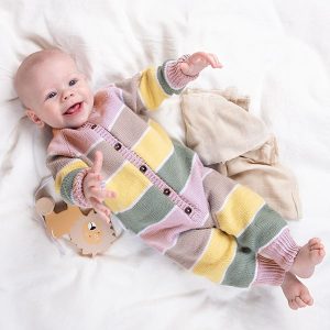 Stickad overall Sockervadd med raglan - garnpaket i Bluum Soft Merino Ul