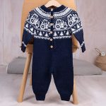 Stickad overall Traktor - garnpaket i Bluum Pure Eco Baby Woo