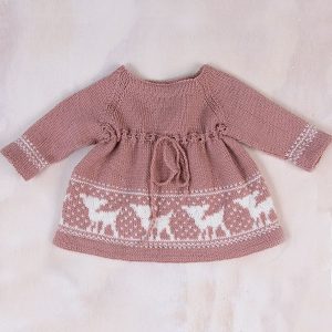 Stickad klänning Bambi - garnpaket i Bluum Pure Eco Baby Woo