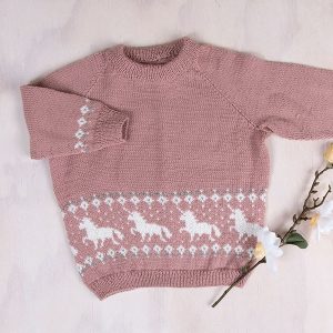 Stickad tröja Enhörning - garnpaket i Bluum Pure Eco Baby Woo