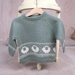 Stickad tröja Lammet - garnpaket i Bluum Pure Eco Baby Wool