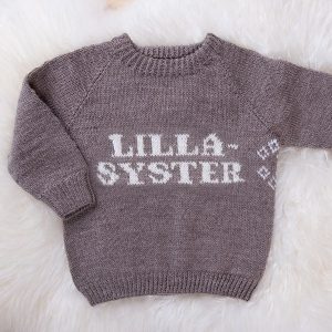 Stickad tröja Lillasyster - garnpaket i Bluum Pure Eco Baby Woo