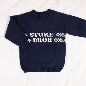 Stickad tröja Storebror - garnpaket i Bluum Pure Eco Baby Woo