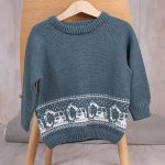 Stickad tröja Grävmaskin - garnpaket i Bluum Pure Eco Baby Wool