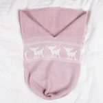 Stickad Myspåse Bambi - garnpaket i Bluum Pure Eco Baby Wool