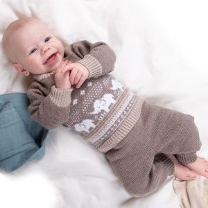 Stickat set Elefanterna badar - garnpaket i Bluum Soft Merino Ul