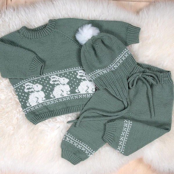 Bluum-stickningsset-Kanin-i-6.jpeg Stickat set Kanin - garnpaket i Bluum Pure Eco Baby Woo