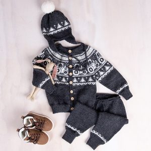 Stickat set Traktor kofta, byxs och luva - garnpaket i Bluum Pure Eco Baby Woo