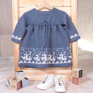 Stickad klänning Fiskebåt - garnpaket i Bluum Pure Eco Baby Woo