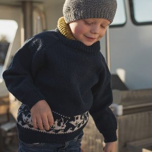 Stickad tröja Fiskebåt i gråfärger - garnpaket i Bluum Pure Eco Baby Woo