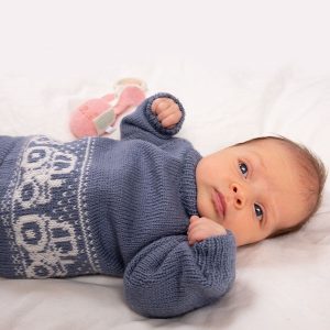 Stickad tröja Traktor - garnpaket i Bluum Pure Eco Baby Wool