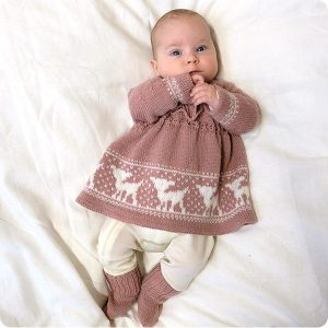 Stickad klänning Bambi - garnpaket i Bluum Pure Eco Baby Wool