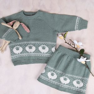 Stickat set Lammet tröja och kjol - garnpaket i Bluum Pure Eco Baby Woo