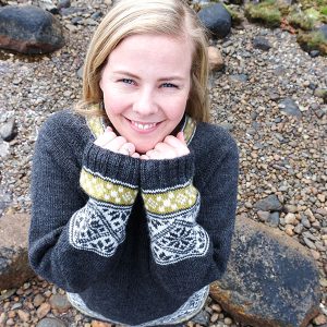 Stickad tröja Elin - garnpaket i Bluum Pure Eco Baby Wool