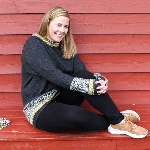 Stickad tröja Elin - garnpaket i Bluum Pure Eco Baby Wool