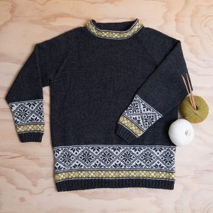 Stickad tröja Elin - garnpaket i Bluum Pure Eco Baby Wool