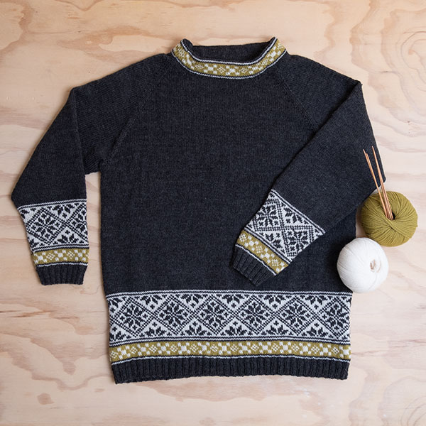 Stickad tröja Elin - garnpaket i Bluum Pure Eco Baby Wool