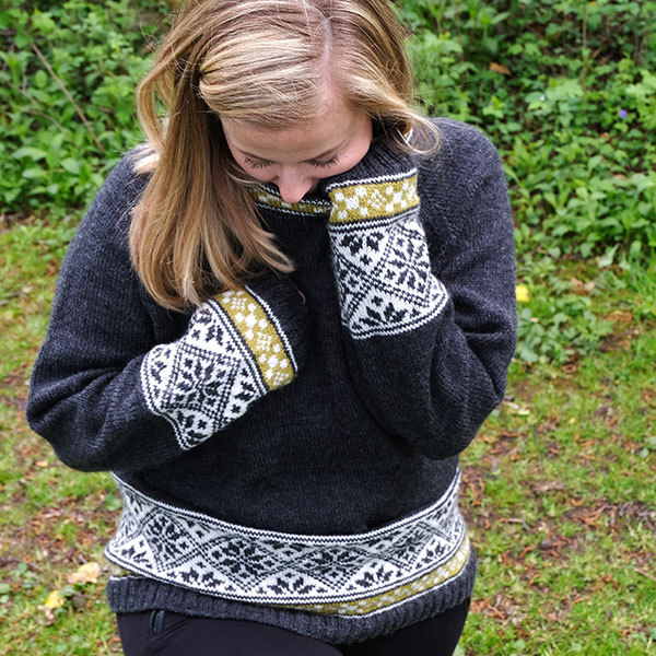 Stickad tröja Elin - garnpaket i Bluum Pure Eco Baby Wool