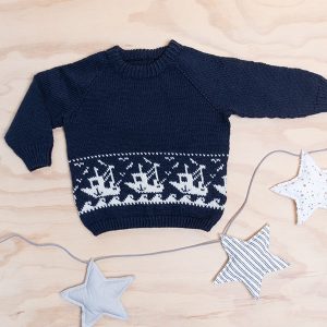 Stickad tröja Fiskebåt i gråfärger - garnpaket i Bluum Pure Eco Baby Wool