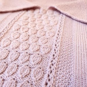 Stickad Myspåse Droppe - garnpaket i Bluum Pure Eco Baby Woo