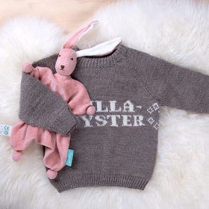 Stickad tröja Lillasyster - garnpaket i Bluum Pure Eco Baby Wool