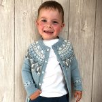 Stickad kofta Räv - garnpaket i Bluum Pure Eco Baby Wool