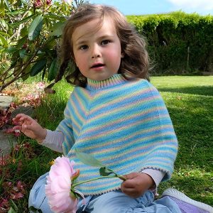 Stickad Poncho Färgspel - garnpaket i Bluum Soft Merino Ull