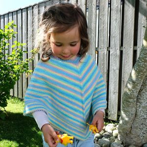 Stickad Poncho Färgspel - garnpaket i Bluum Soft Merino Ul