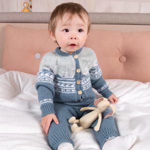 Stickad overall Lofoten - garnpaket i Bluum Soft Merino Ul
