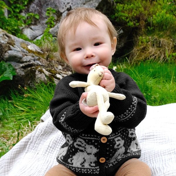 Stickad-kofta-Kanin-Koks-meler-3-1.jpeg Stickad kofta Kanin Koks melerad - garnpaket i Bluum Pure Eco Baby Wool