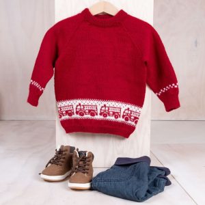 Stickad tröja Brandbil - garnpaket i Bluum Soft Merino Ull