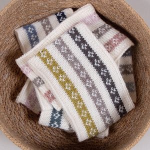 Stickad tröja Randiga pussar - garnpaket i Bluum Pure Eco Baby Wool